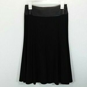 Svetlana skirt size 4 black pre-owned mid length *